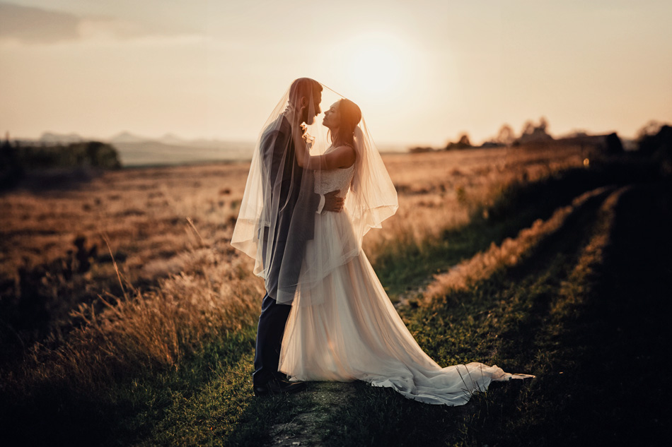 ideas-for-delivering-wedding-photos-to-your-clients-cover-arcadina