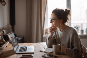 arcadina_Documentary-style_everyday_realistic_photo_candid_sc_0cde8567-a299-42c2-90f0-abdb62c6b1f4_1